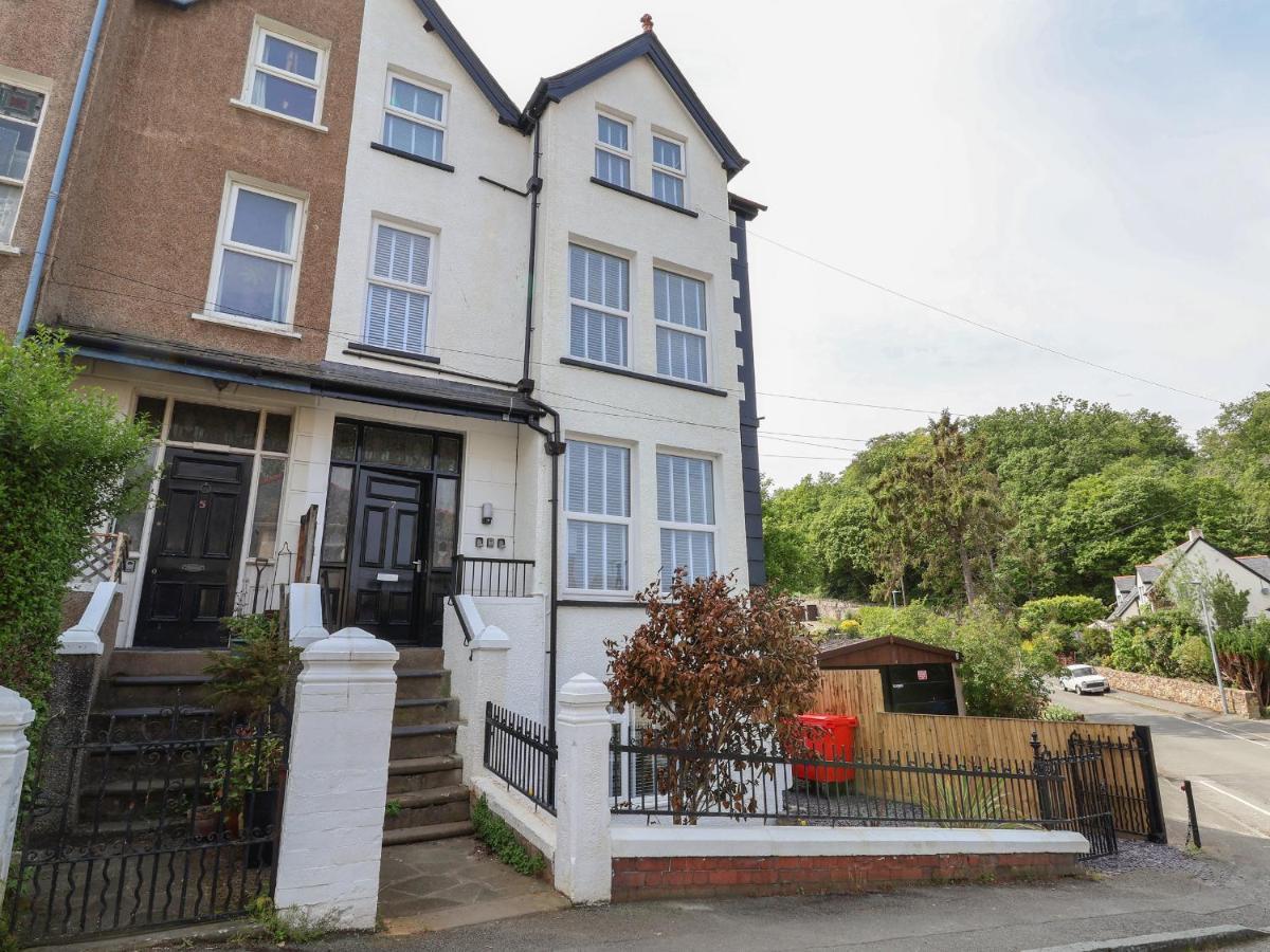 4 * Conwy