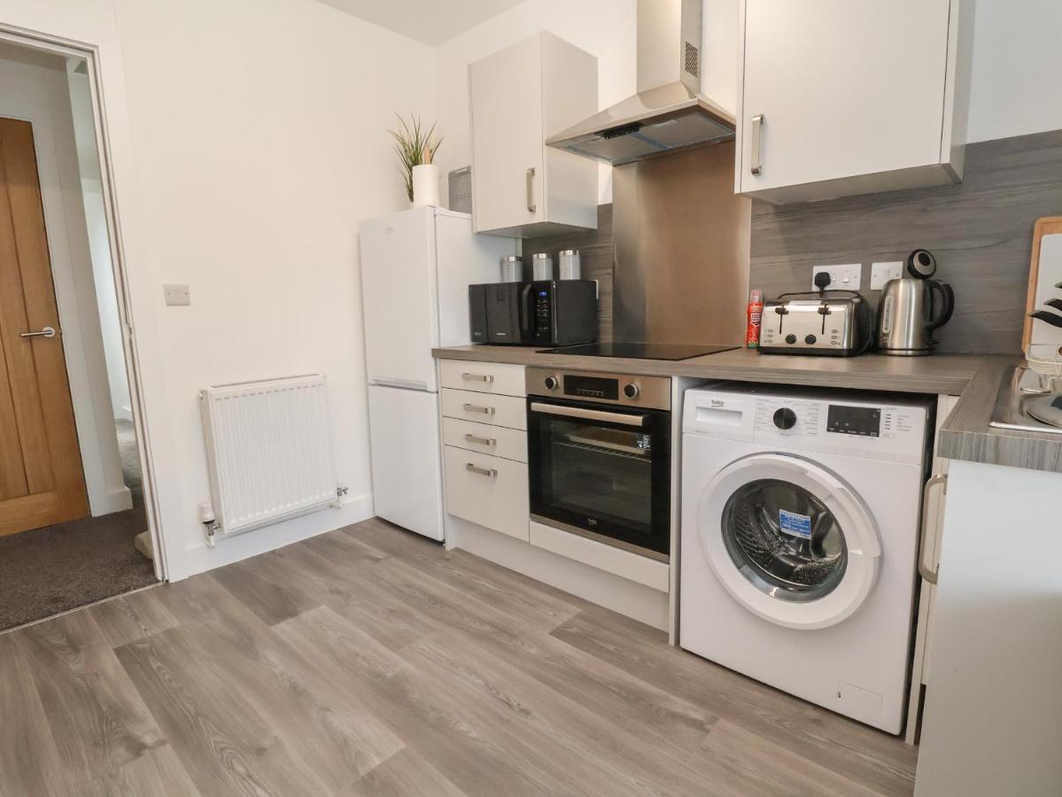 4 Apartment *